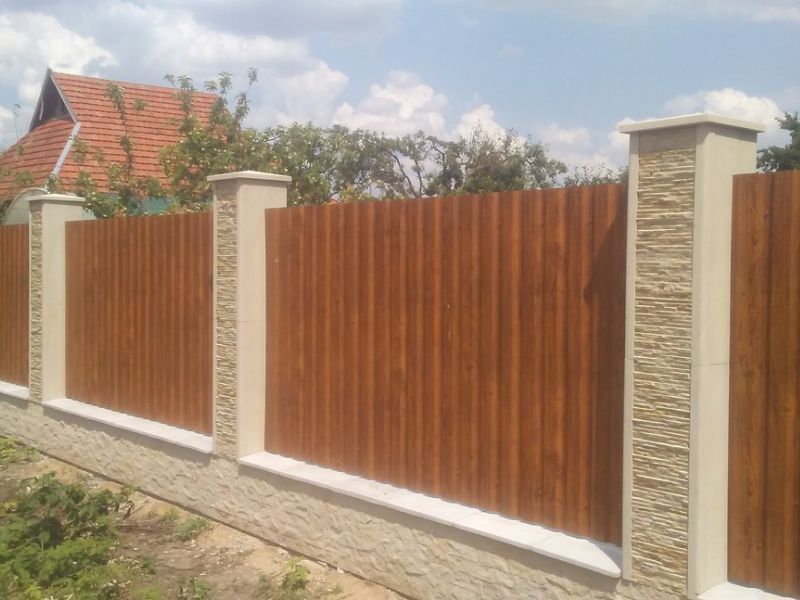 Забор из профнастила с покрытием H-wood Walnut