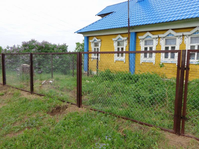 Дачный секционный забор из рабицы