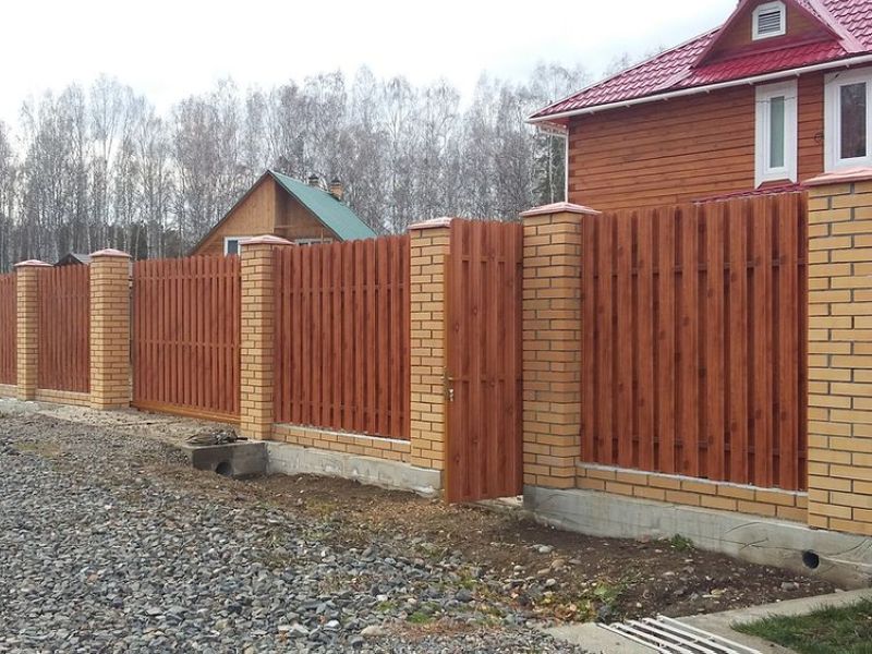 Металлический штакетник под дерево